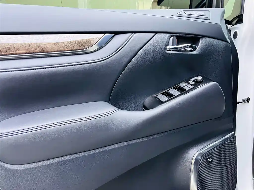 Toyota Alphard 2021 Hybrid 2.5L Ultimate фото 14