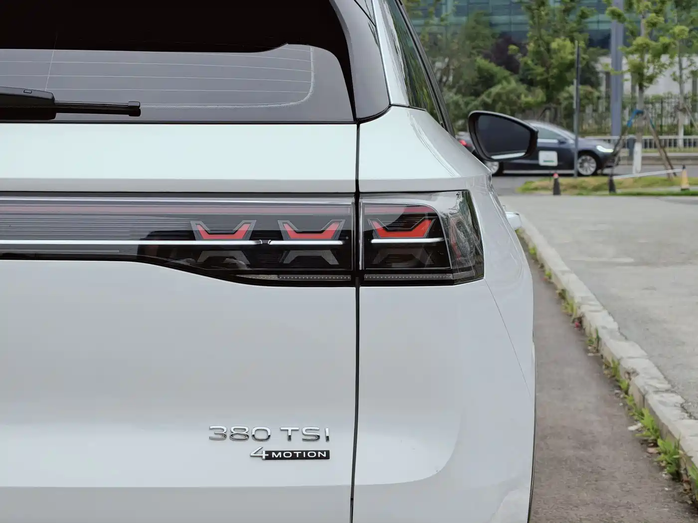 Volkswagen Talagon 2023 380TSI 4WD R-Line Celebration Edition фото 6
