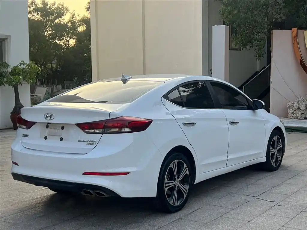 Hyundai Elantra 2018 1.4T DCT Dynamic·Vitality Model фото 9