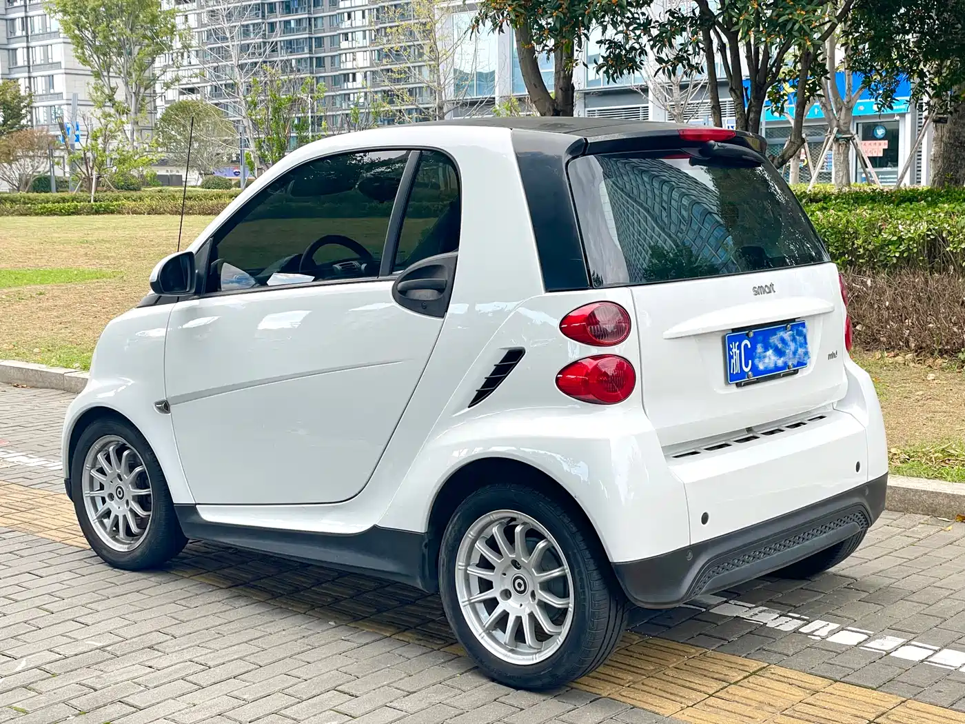 smart fortwo 2015 2014 1.0 MHD Hardtop New Year Special Edition