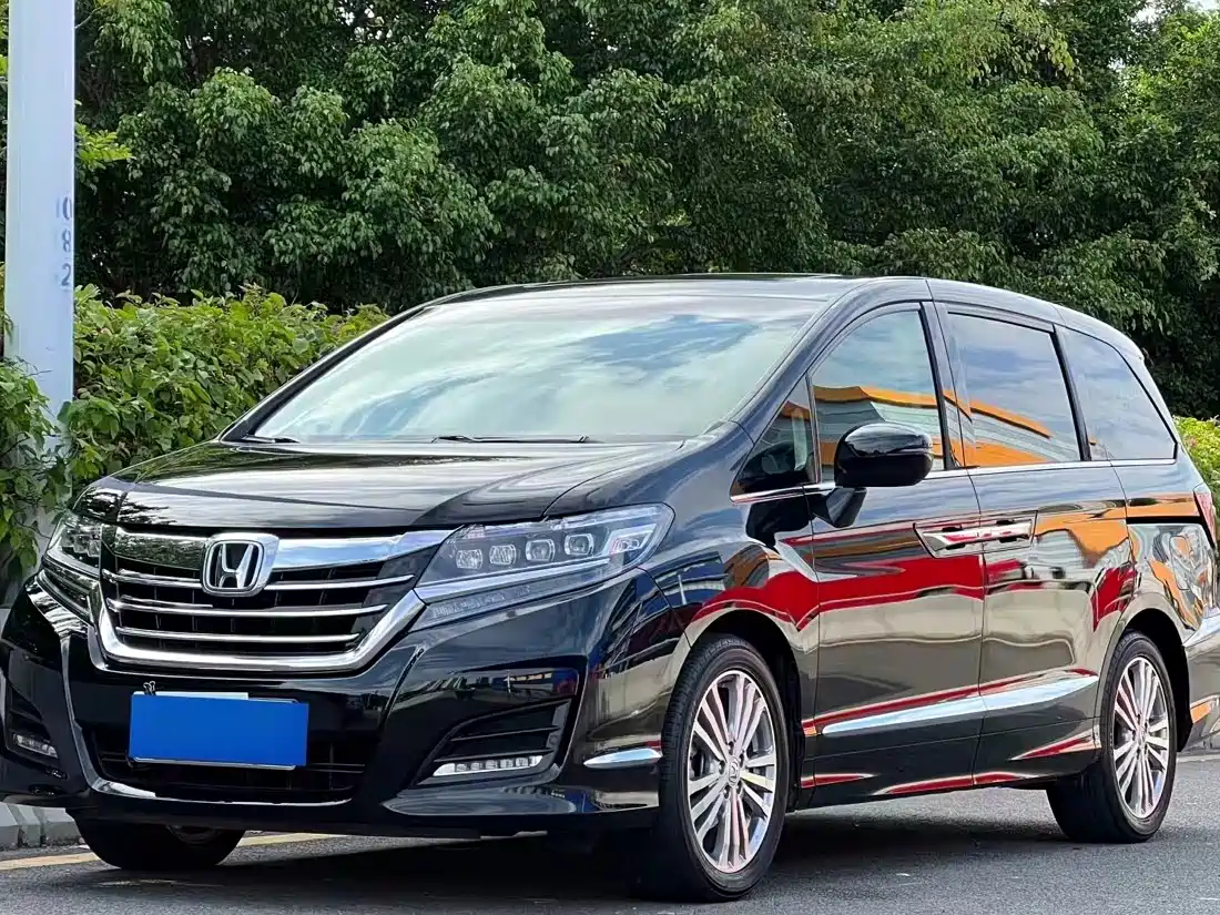 Photo 1 - Honda Elysion