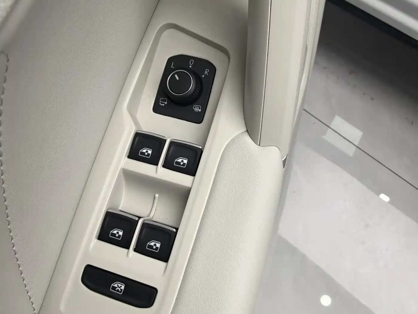 Volkswagen Tayron 2023 280TSI 2WD Luxury Plus Advanced Edition фото 8