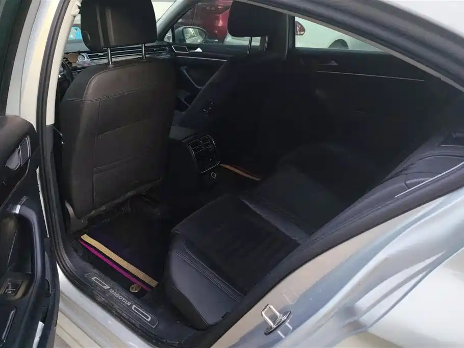 Volkswagen Magotan 2017 330TSI DSG Luxury фото 11