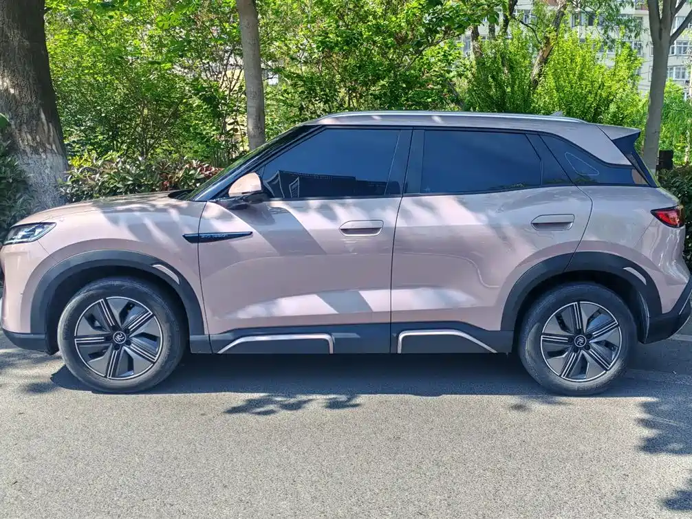BYD Yuan UP 2024 401KM Surpass Edition фото 7