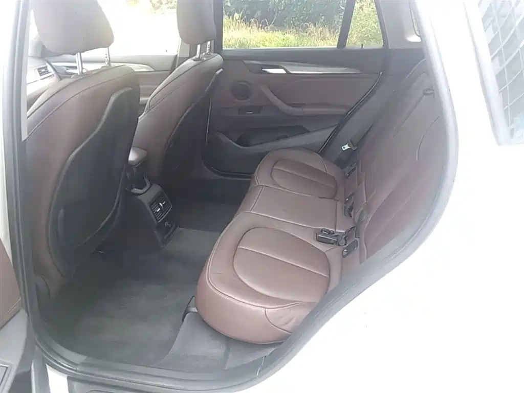 BMW X1 2018 sDrive18Li Premium Model фото 17