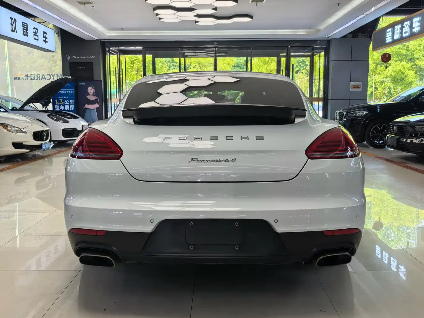 Porsche Panamera 2016 Panamera 4 Edition 3.0T фото 17