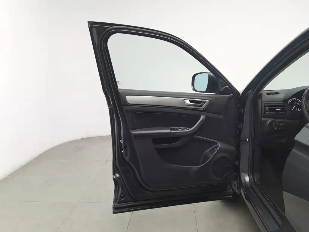 Qoros 5 2019 2019 1.6T Automatic Zhiyun Internet (AliOS) Premium Edition