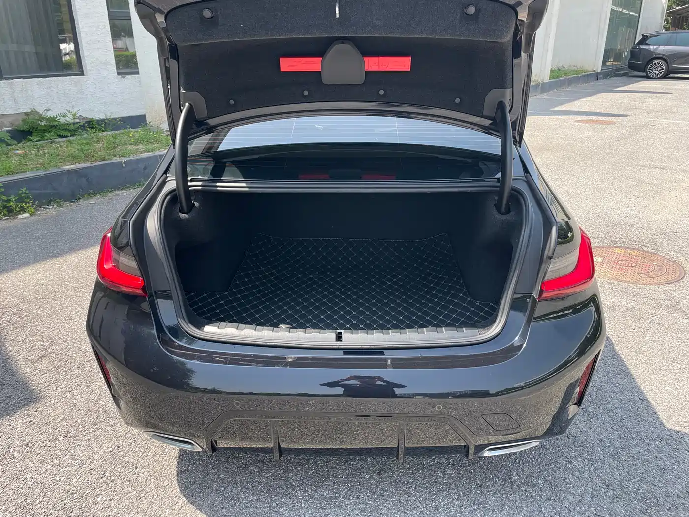 BMW 3 Series 2025 325i M Sport Package фото 15