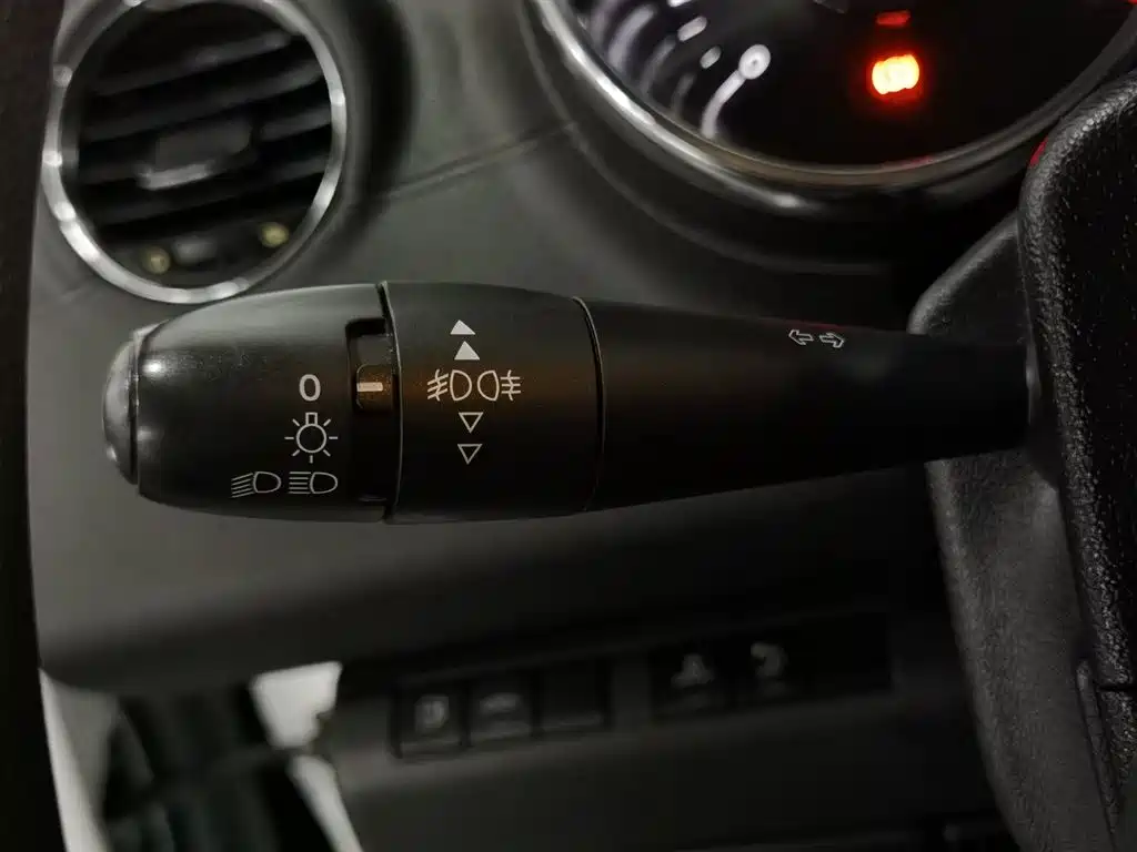 Peugeot 3008 2015 2.0L Automatic Classic Edition фото 21