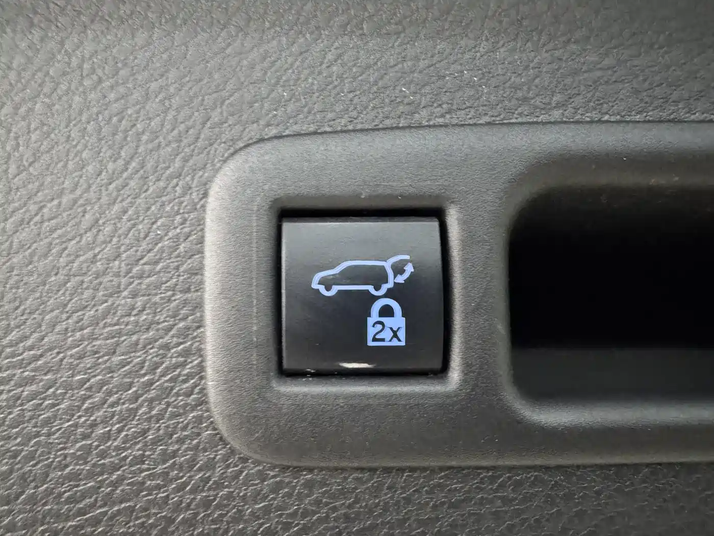 Toyota Sienna 2021 2.5L Hybrid Premium Edition фото 8