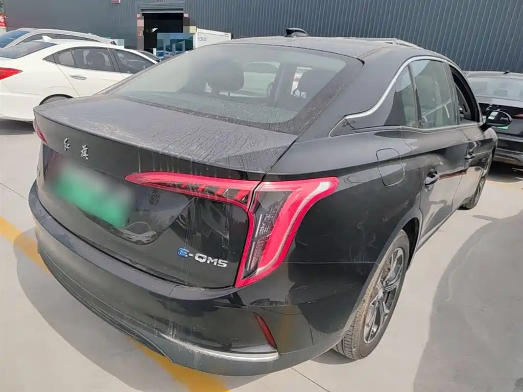 Hongqi E-QM5 2021 Charging Flag Joy Edition фото 7