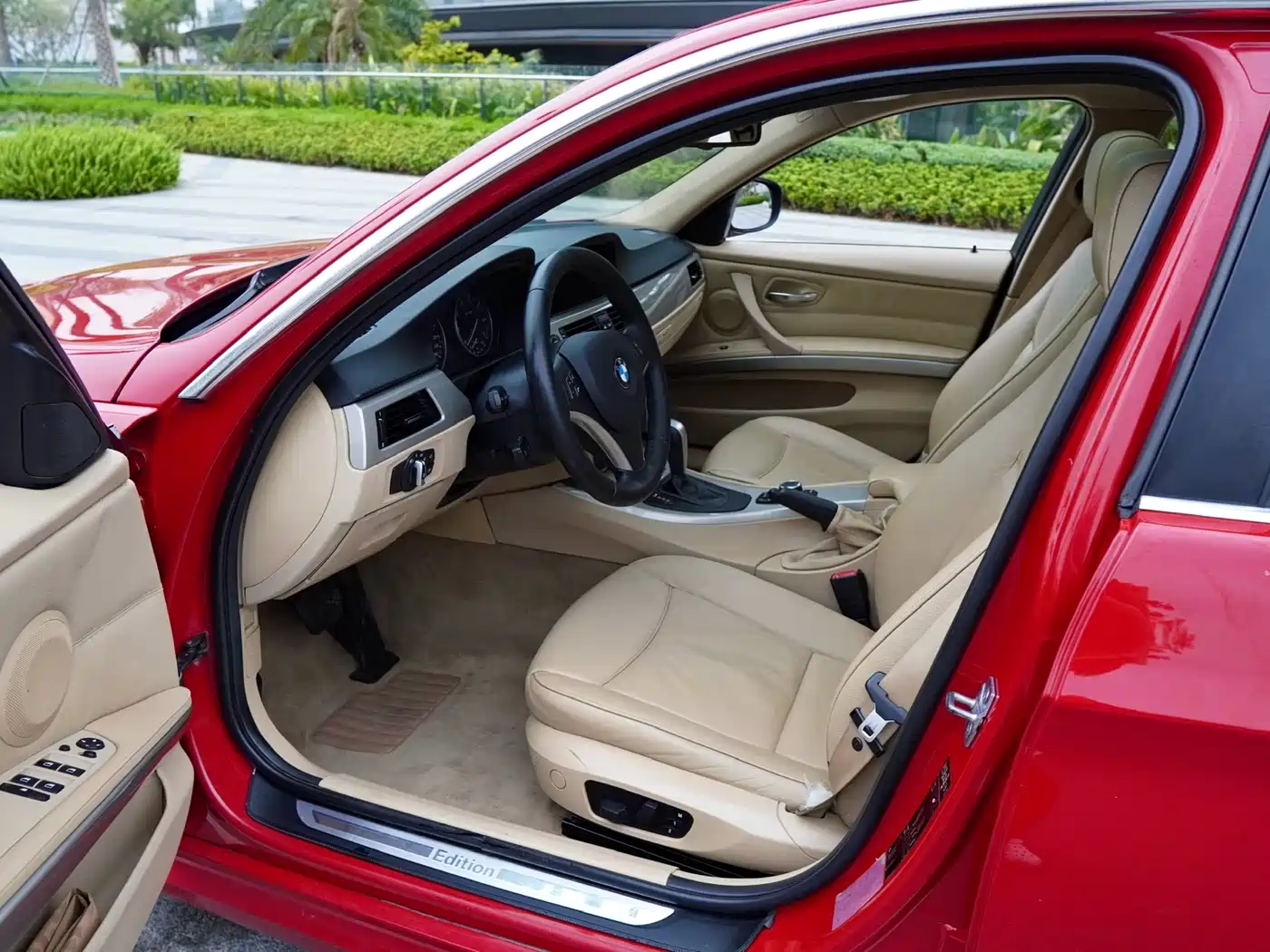 BMW 3 Series 2012 320i Luxury фото 5