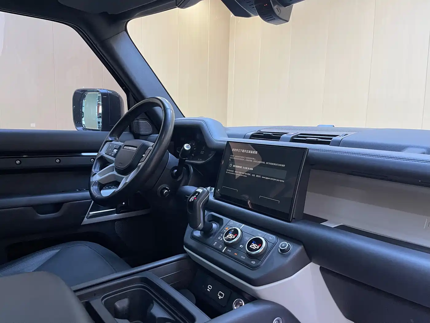 Land Rover Defender 2023 Model 110 3.0T P400 X-DYNAMIC HSE фото 13