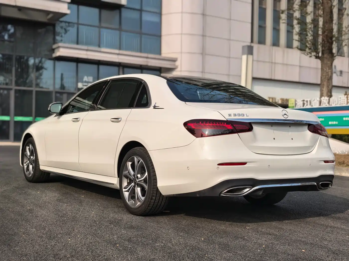 MERCEDES-BENZ E CLASS