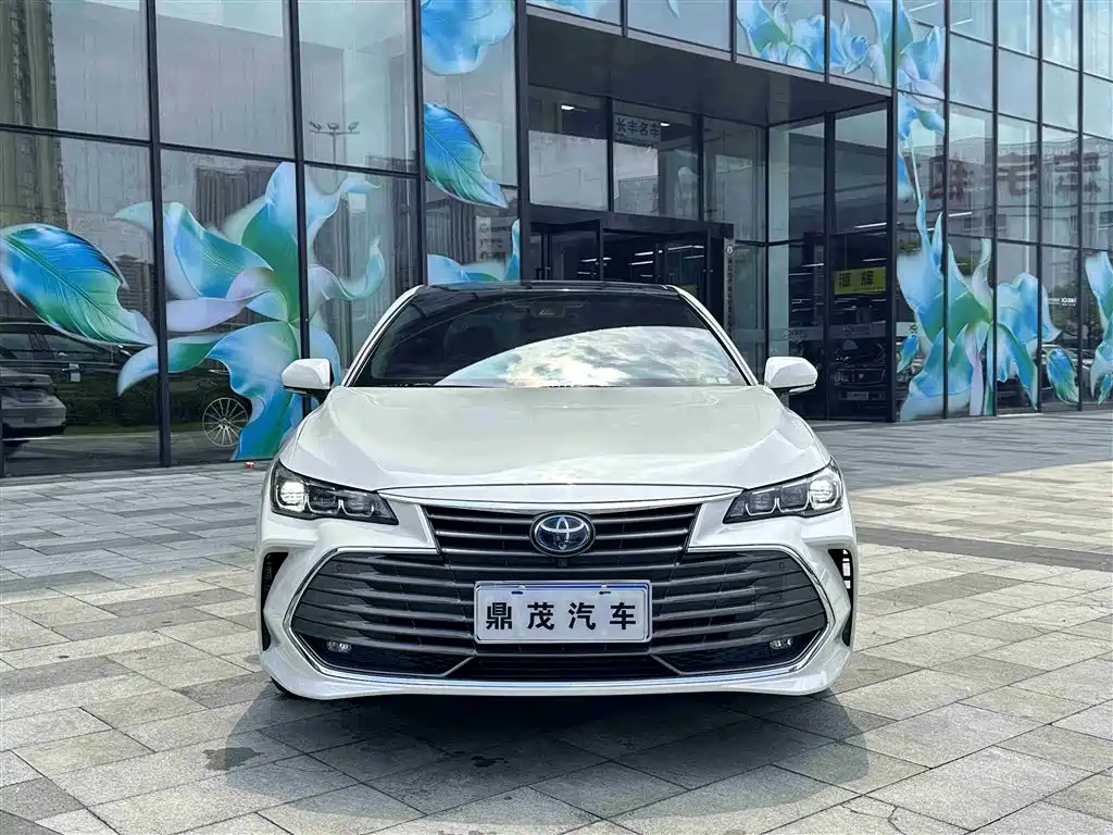 Toyota Avalon 2019 Hybrid 2.5L XLE Premium Edition China VI фото 2