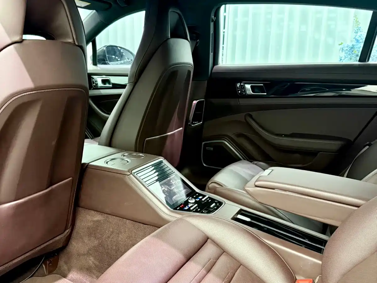 Porsche Panamera 2019 Panamera 4 Executive Long Wheelbase 2.9T фото 19