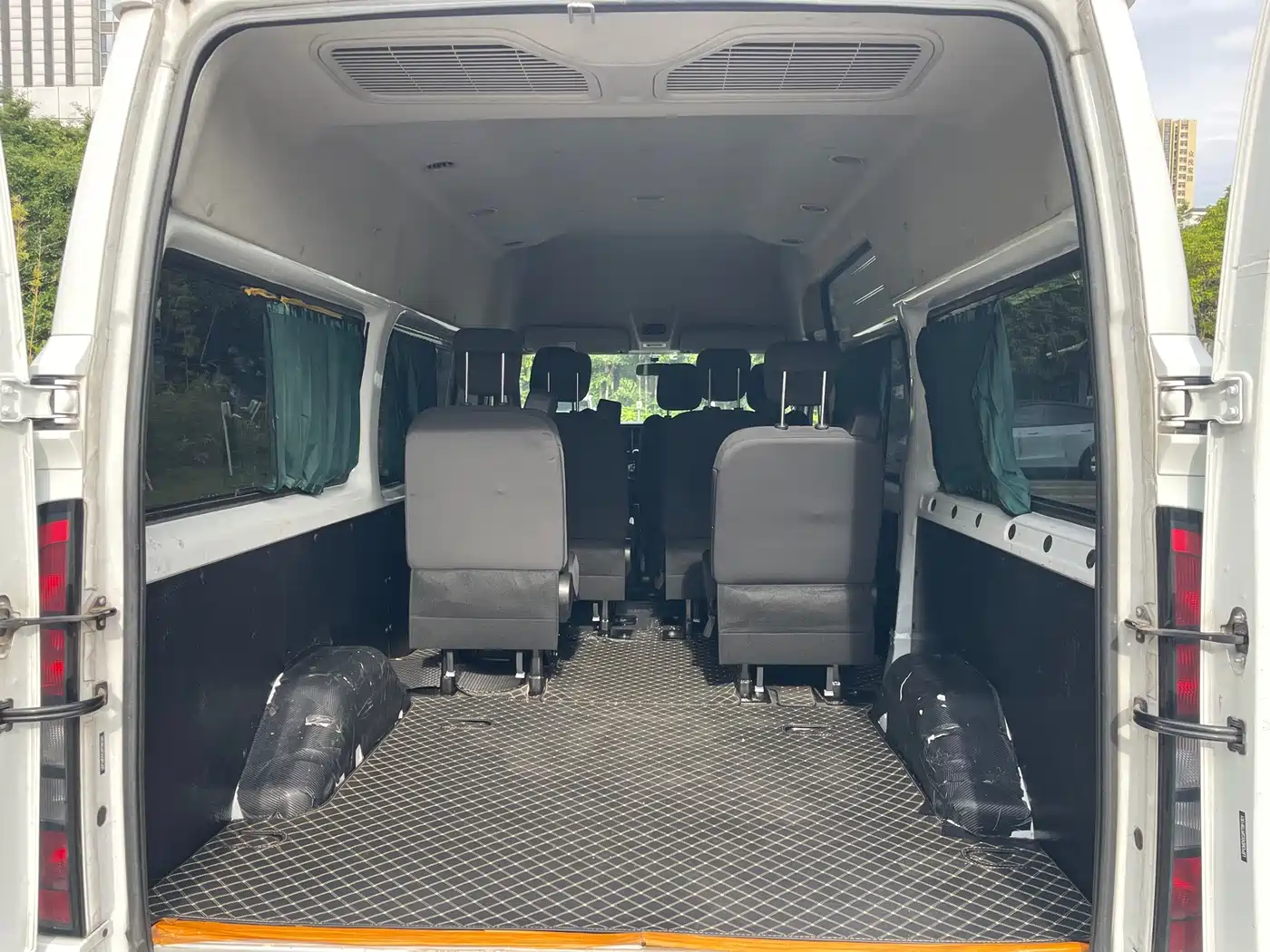 Jiangling JMC Fushun 2024 2025 Model 2.0T 6MT Diesel Medium Wheelbase High Roof Commercial MPV 7 Seats