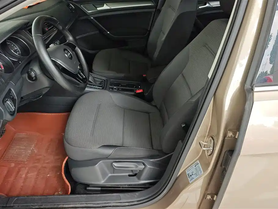 Volkswagen Golf 2016 1.6L Automatic Comfort фото 9