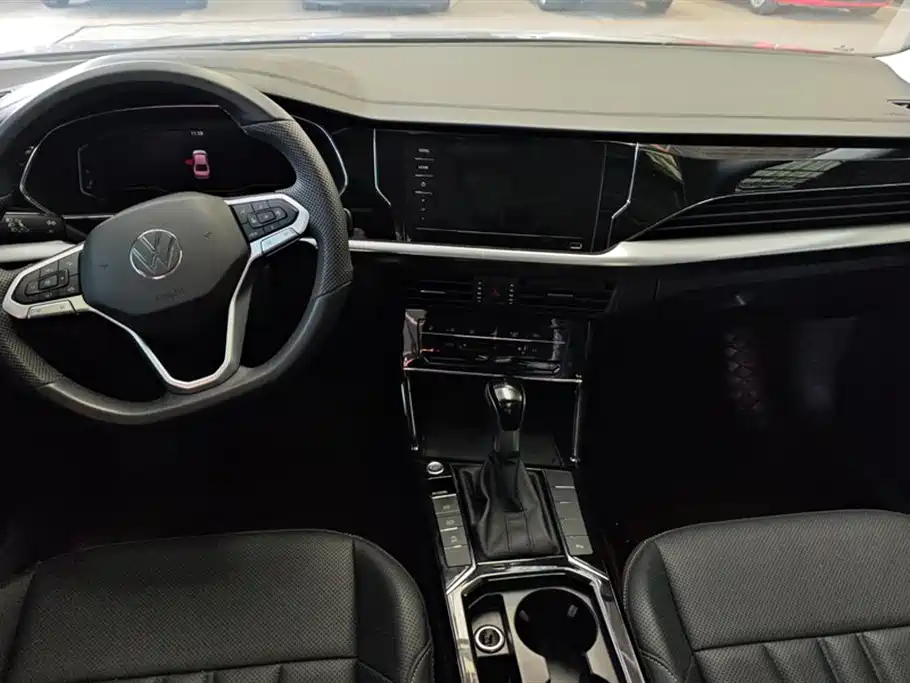 Volkswagen Passat 2024 380TSI Dragon Soaring Edition фото 12