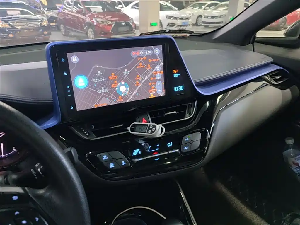 Toyota C-HR 2018 2.0L Leading Sunroof Edition V фото 13