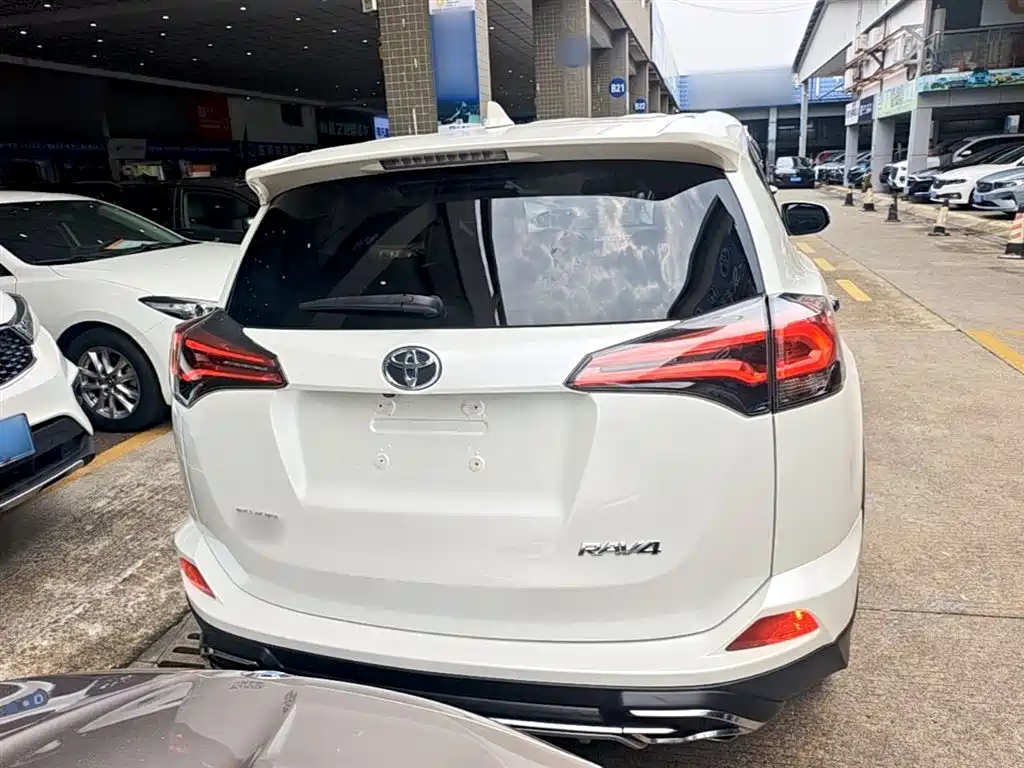 Toyota RAV4 Rongfang 2016 2.0L CVT 2WD Trend (China V) фото 6