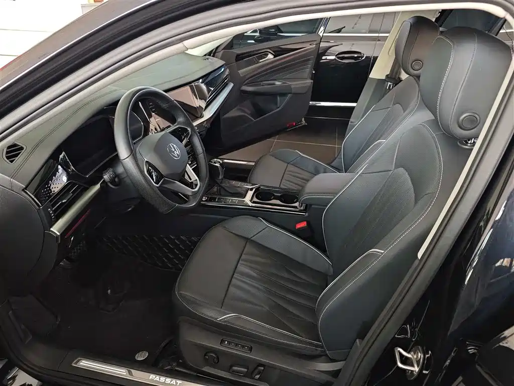 Volkswagen Passat 2023 Facelift 330TSI Luxury Edition фото 6
