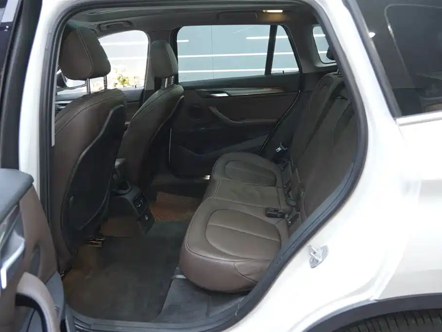 BMW X1 2016 sDrive18Li Luxury Model фото 17