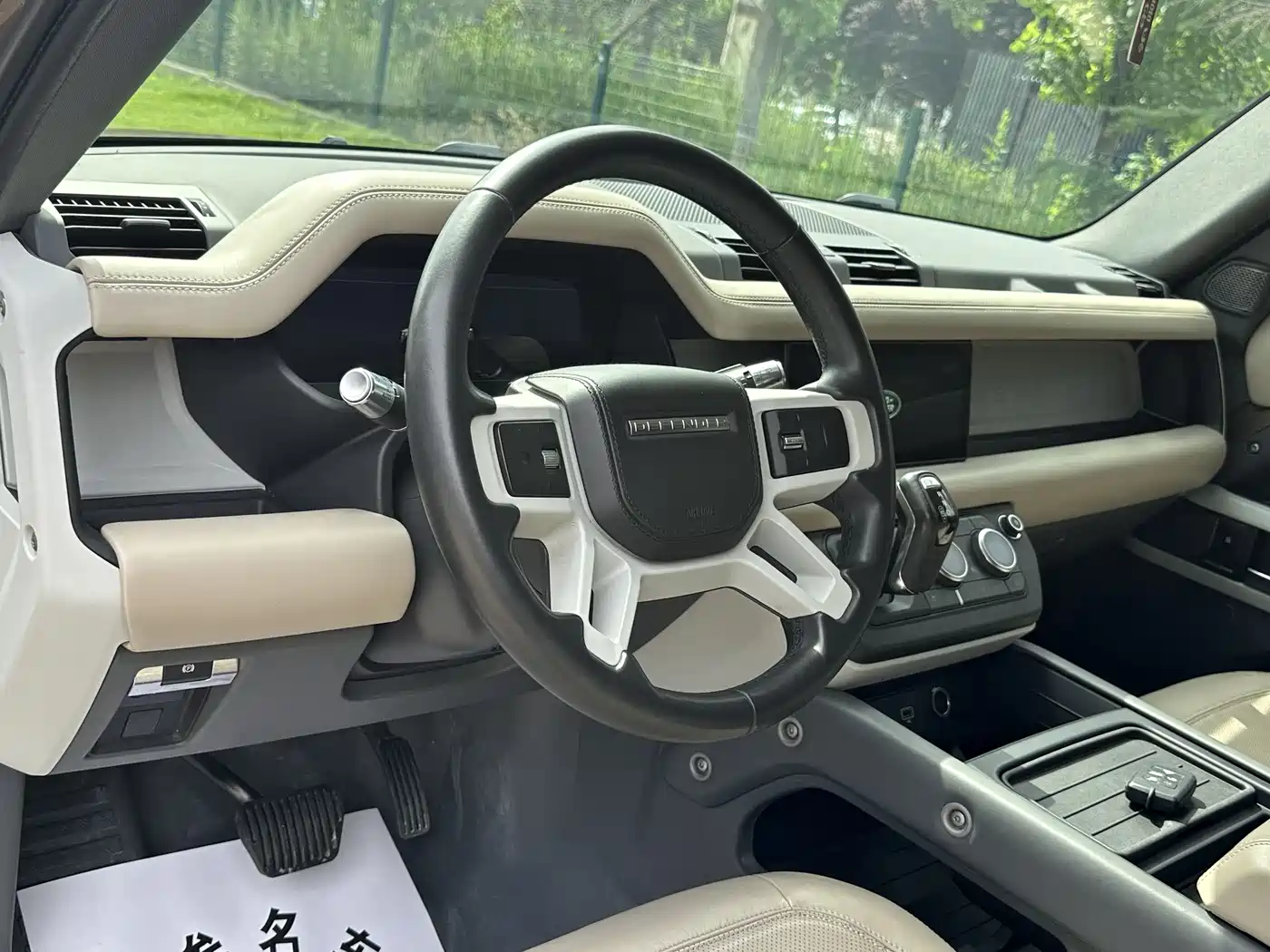 Land Rover Defender 2020 Model 110 P400 HSE фото 9