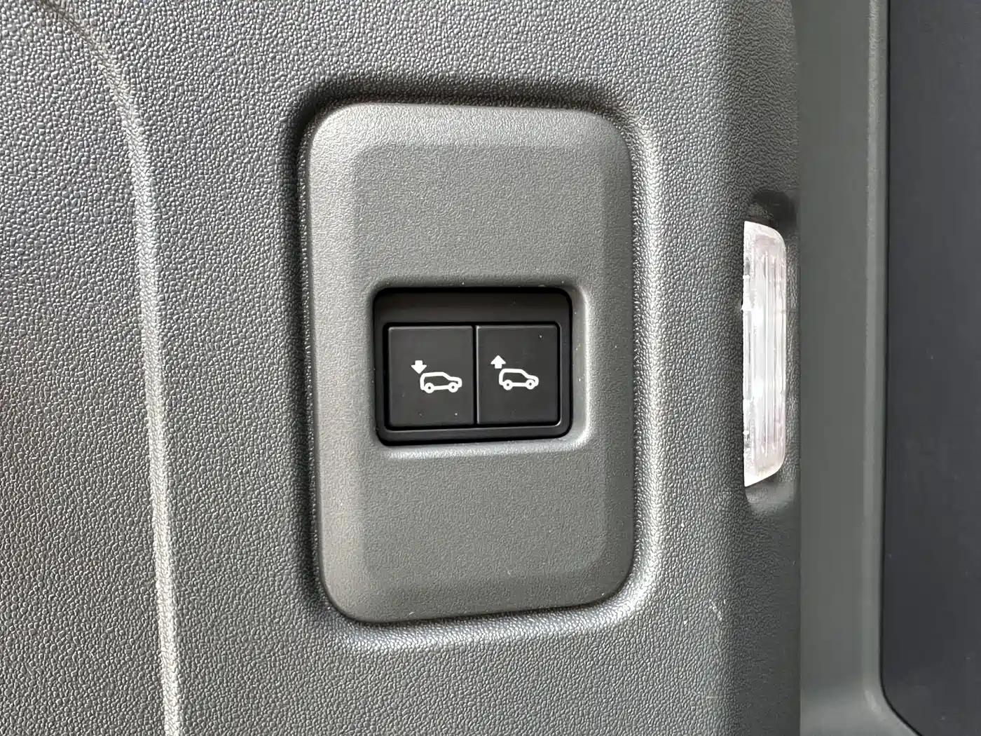 Land Rover Defender 2020 Model 110 P400 HSE фото 19