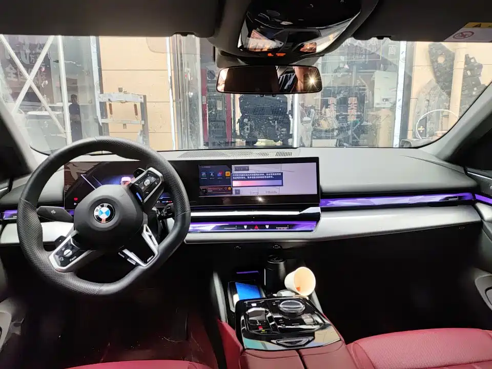 BMW 5 Series 2025 530Li Leading M Sport Package фото 5