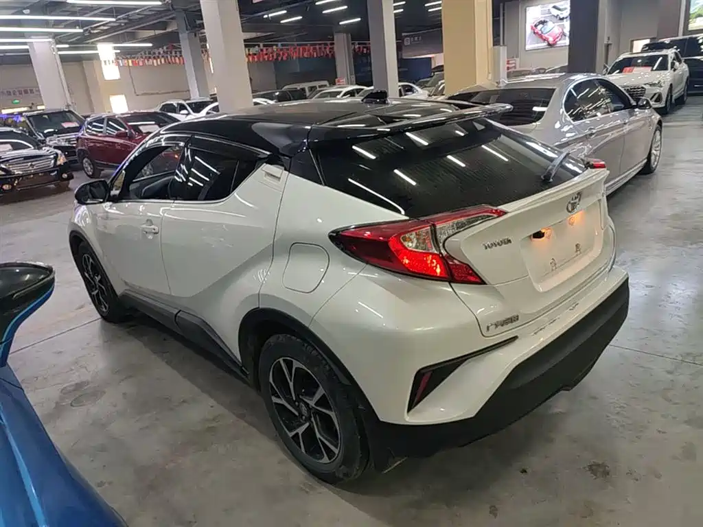 Toyota C-HR 2018 2.0L Leading Sunroof Edition V фото 5