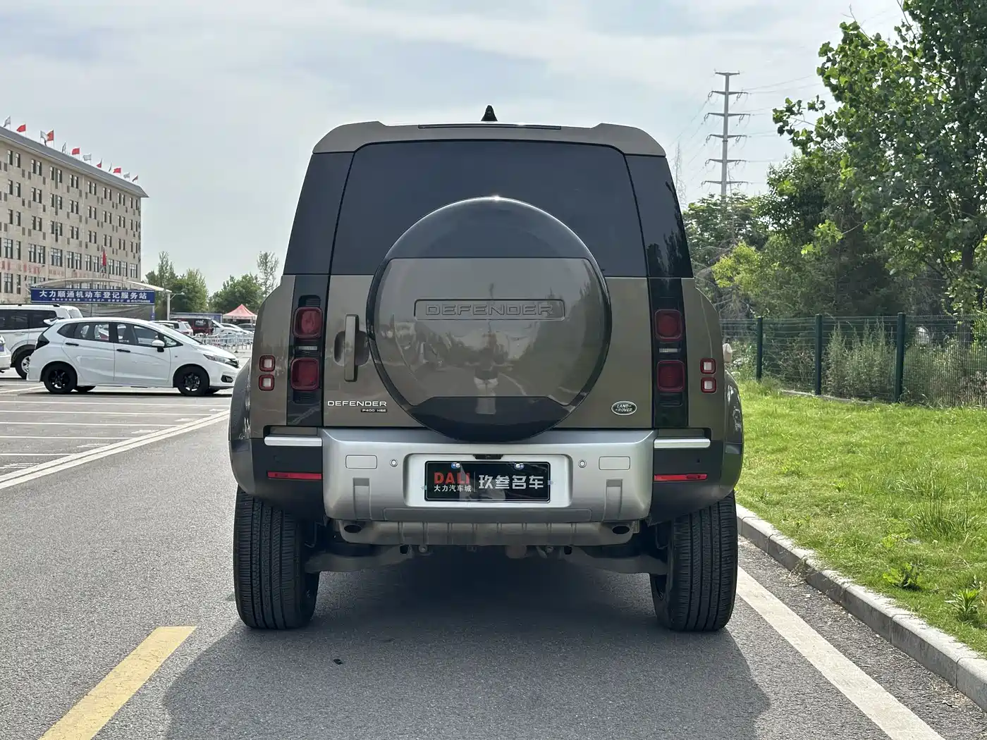 Land Rover Defender 2020 Model 110 P400 HSE фото 4