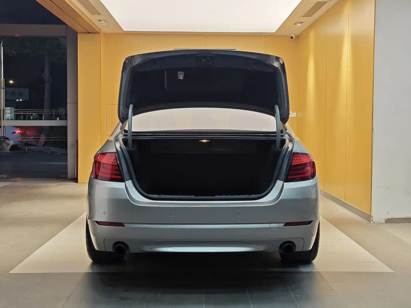 BMW 5 Series (Import) 2013 535i Leading Sport фото 30