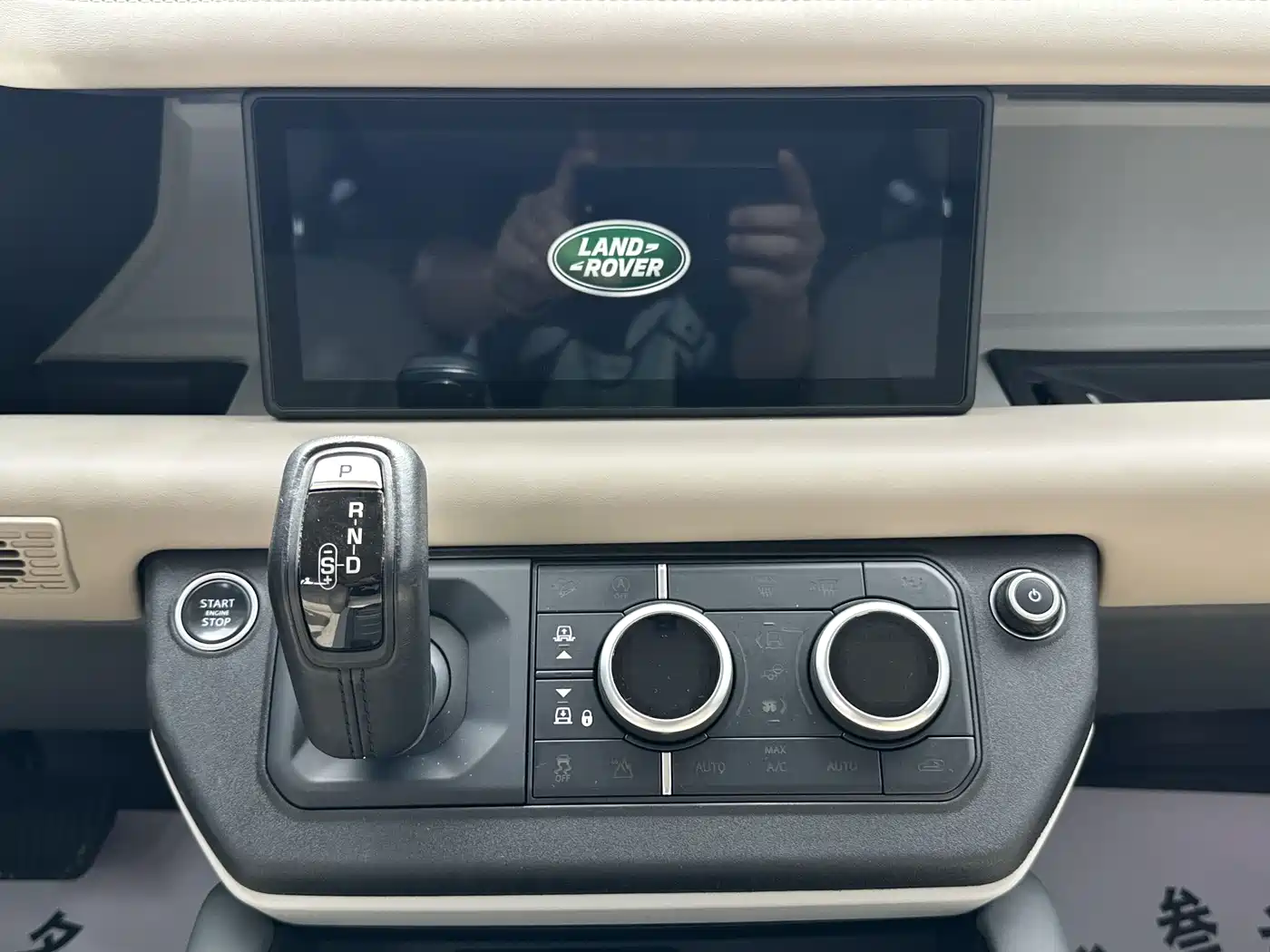 Land Rover Defender 2020 Model 110 P400 HSE фото 14