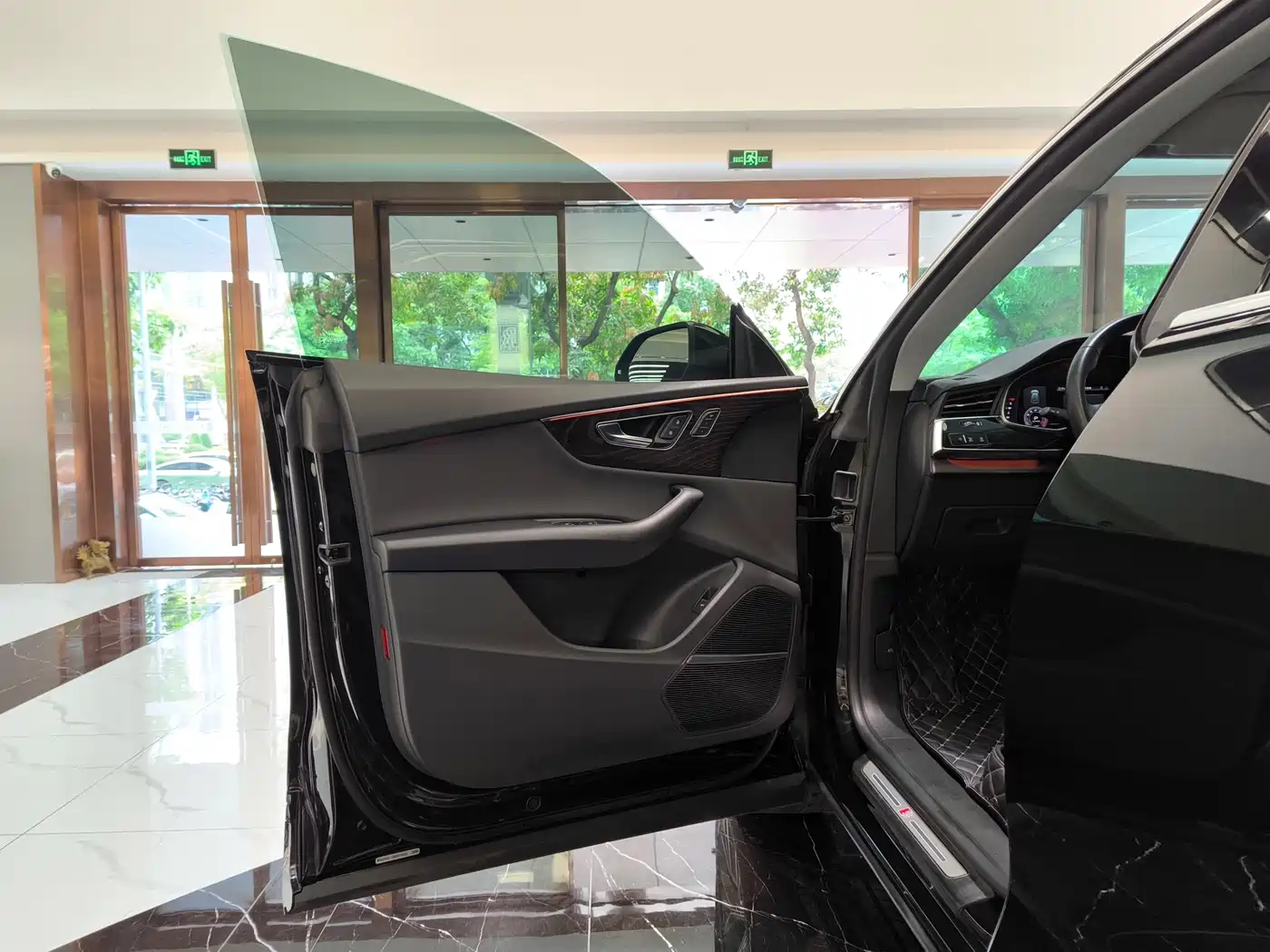 Audi Q8 2022 55 TFSI Luxury Dynamic фото 24