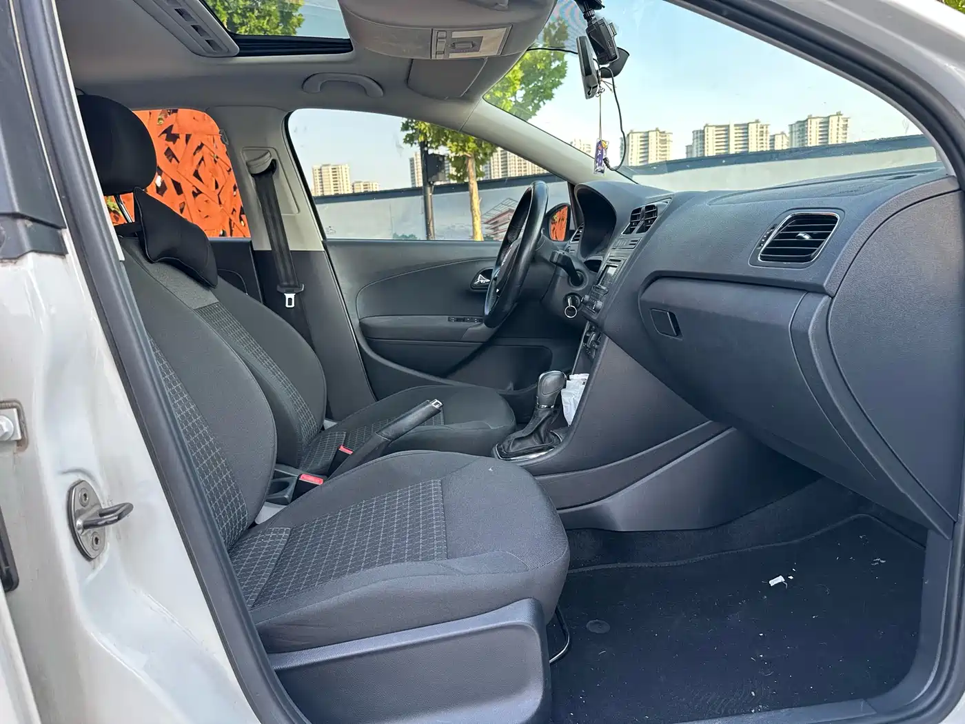 Volkswagen Polo 2016 1.6L Automatic Comfort фото 8