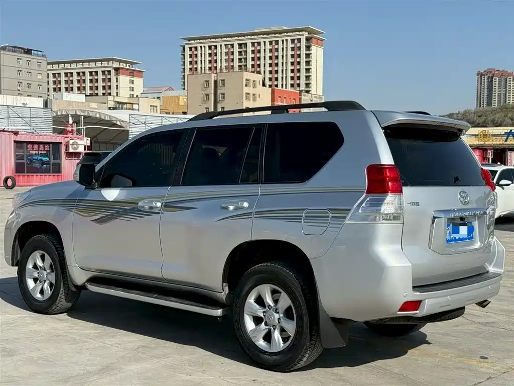 Toyota Prado 2010 4.0L Automatic VX фото 7