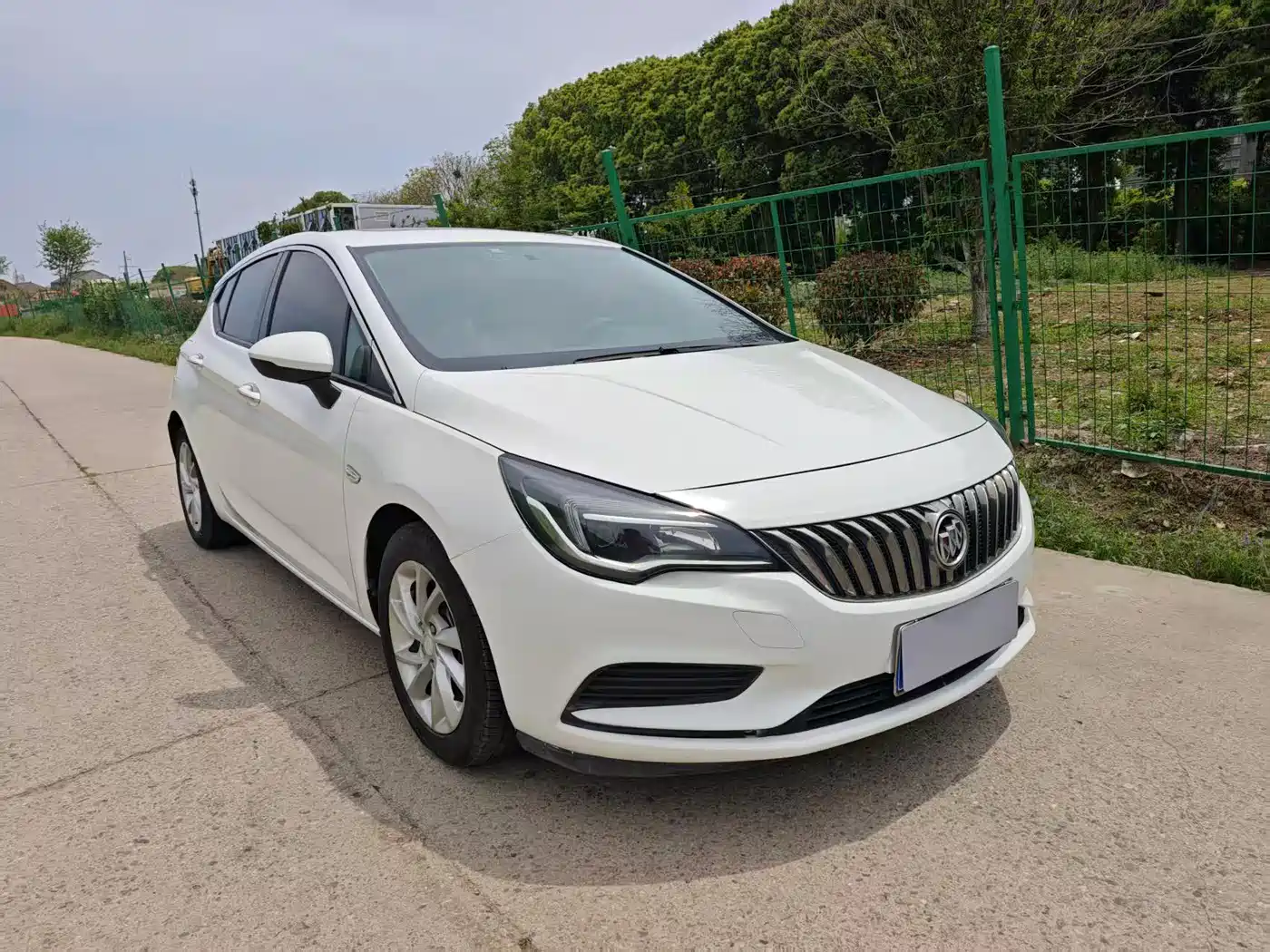 Buick Verano 2016 Hatchback 15S Auto Progressive фото 2