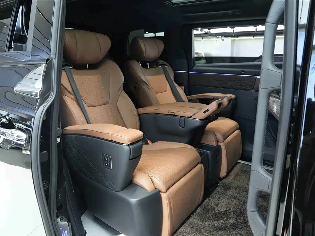 Toyota Alphard 2024 Hybrid 2.5L Ultimate Enjoyment Edition фото 13