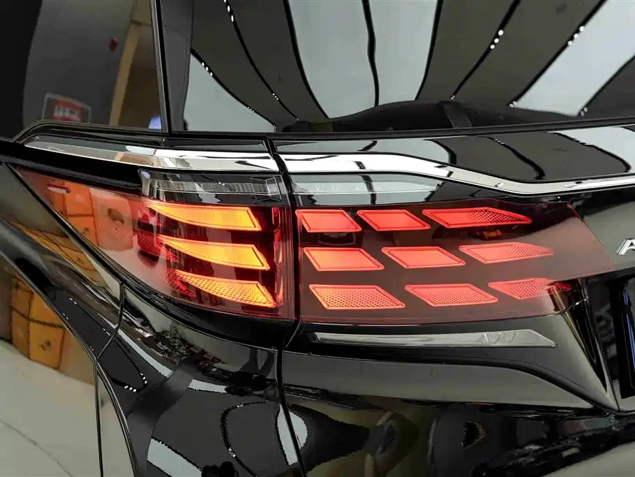 Toyota Alphard 2024 Hybrid 2.5L Ultimate Enjoyment Edition фото 28
