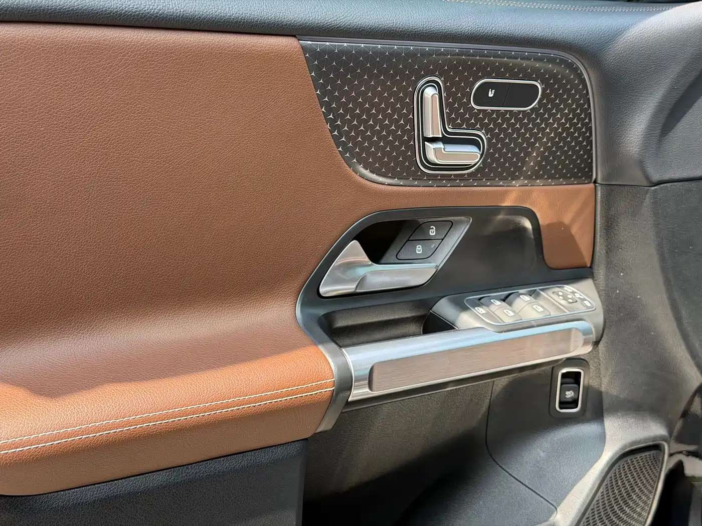 Mercedes-Benz GLB 2024 GLB 220 Fashion фото 15