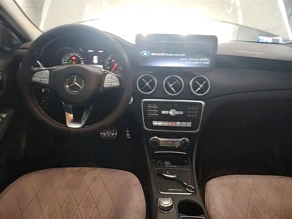 Mercedes-Benz GLA 2018 GLA 200 Fashion фото 10