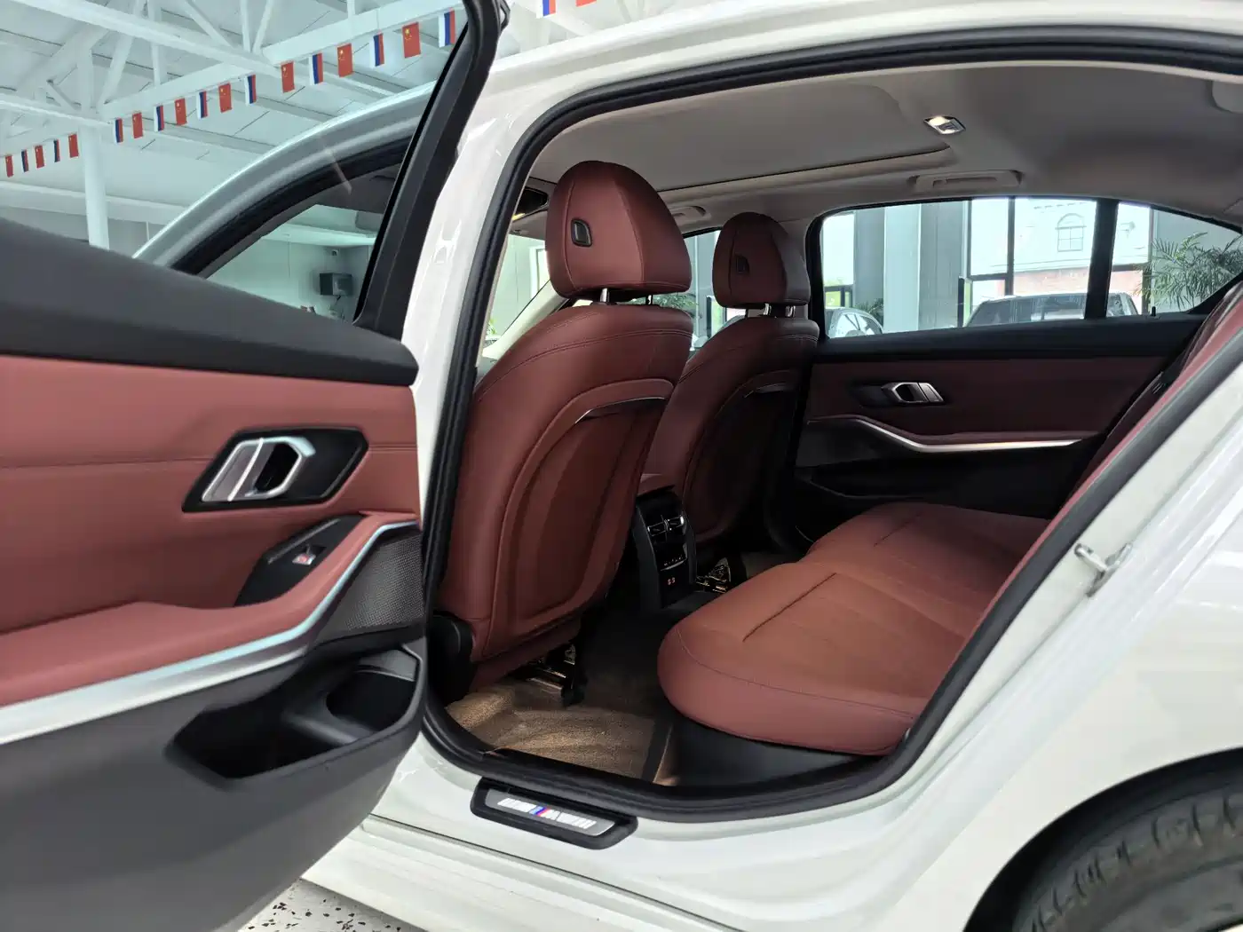 BMW 3 Series 2023 320Li M Sport Package фото 10
