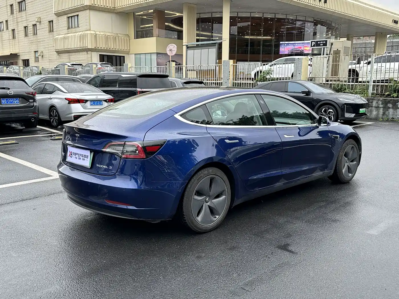 TESLA MODEL 3