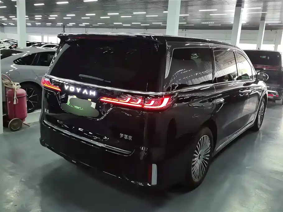 Voyah Auto Voyah Dreamer 2025 PHEV AWD Excellent Kunpeng Edition фото 3