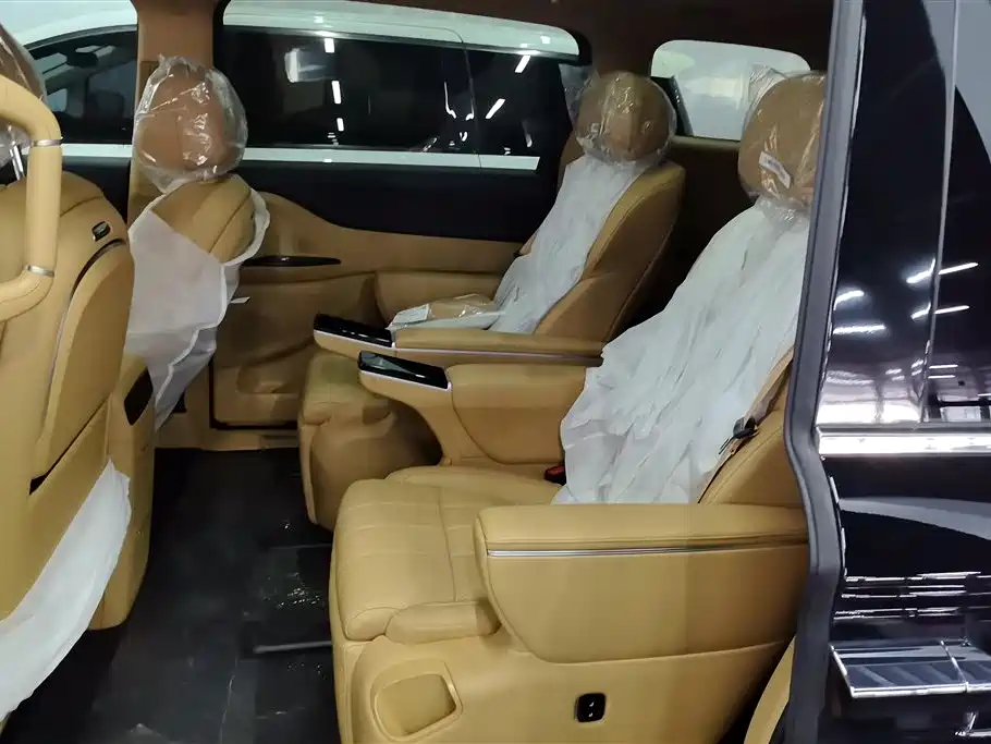 Voyah Auto Voyah Dreamer 2025 PHEV AWD Excellent Kunpeng Edition фото 11