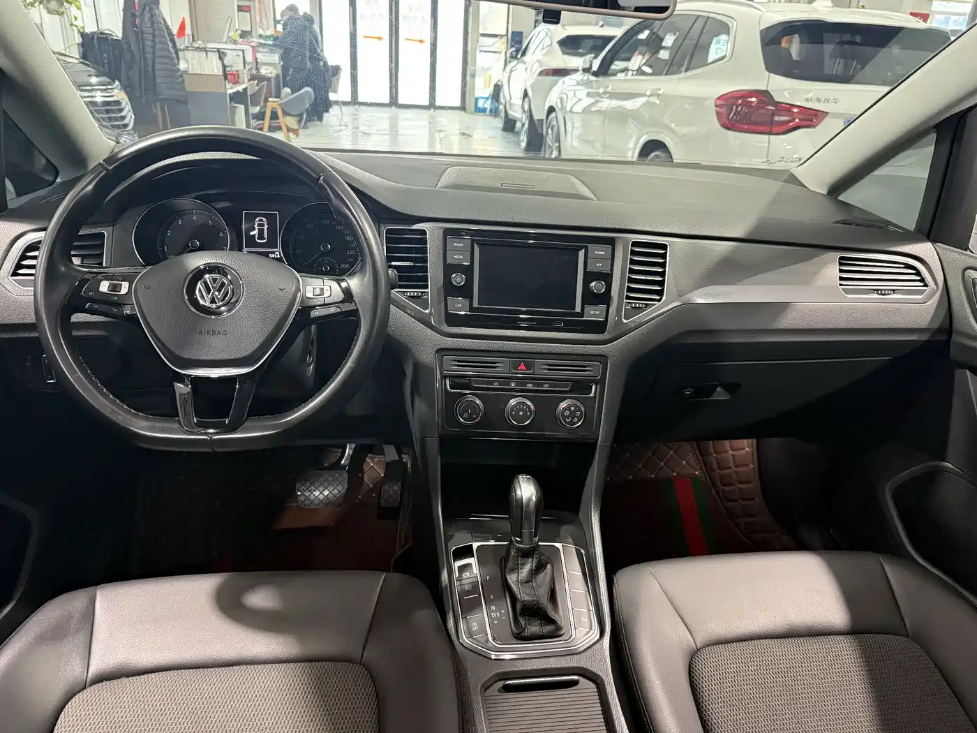 Volkswagen Golf Sportsvan 2018 230TSI Automatic Progressive фото 12