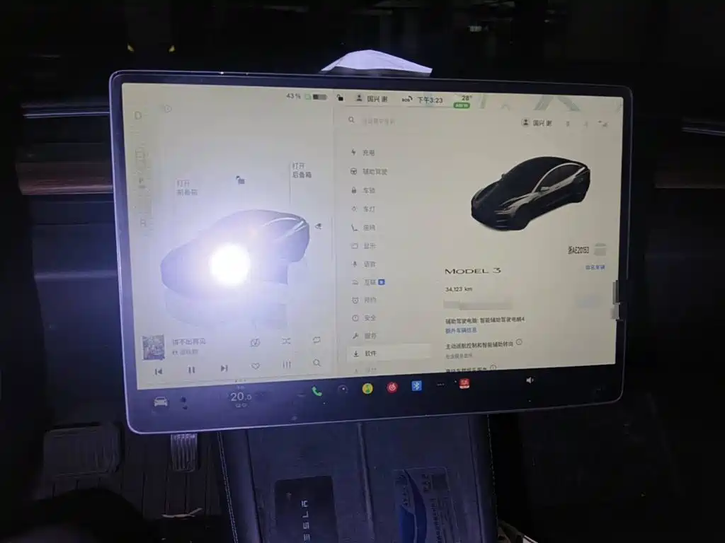 Фото 4 - Tesla Model 3