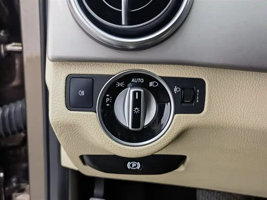Mercedes-Benz GLK-Class 2015 GLK 260 4MATIC Dynamic Ultimate Edition фото 21