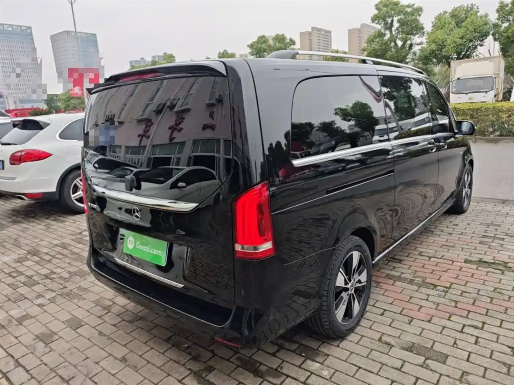 Mercedes-Benz V-Class 2021 V 260 L Long Wheelbase Premium Edition фото 5